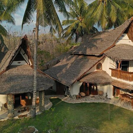 Beach-Front Sumbawa Surf House Lemonga Ngoại thất bức ảnh