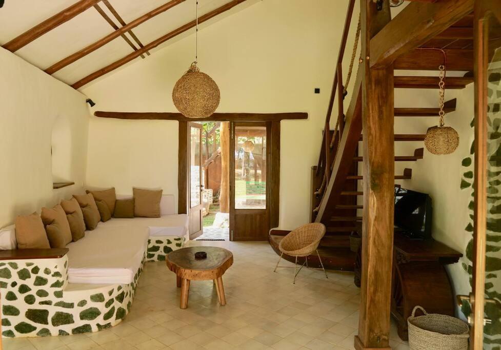 Beach-Front Sumbawa Surf House Lemonga Ngoại thất bức ảnh